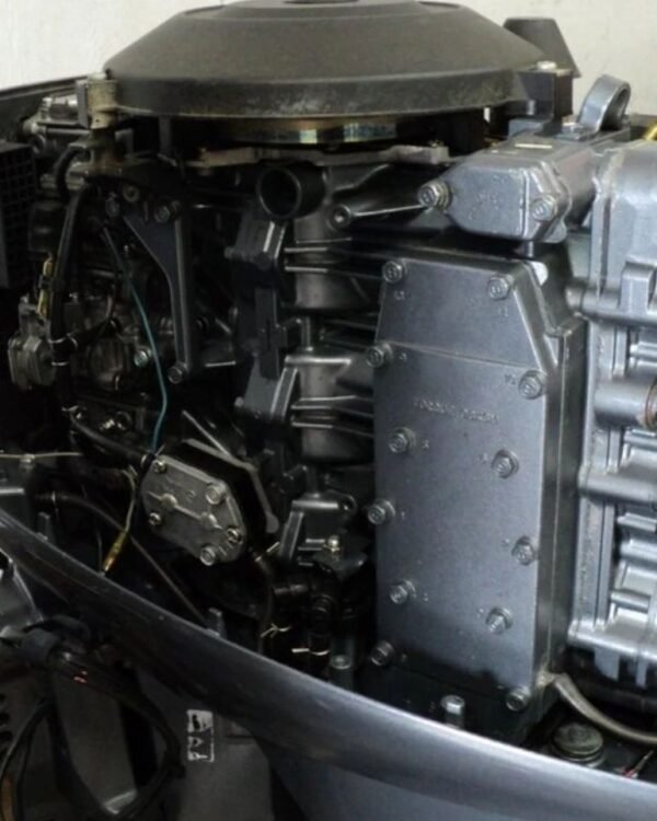 1999 Yamaha 40 HP 2-Stroke 20" Shaft Outboard Motor